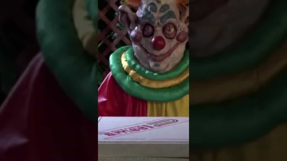 Killer Klowns From Outer Space | Pizza Scene