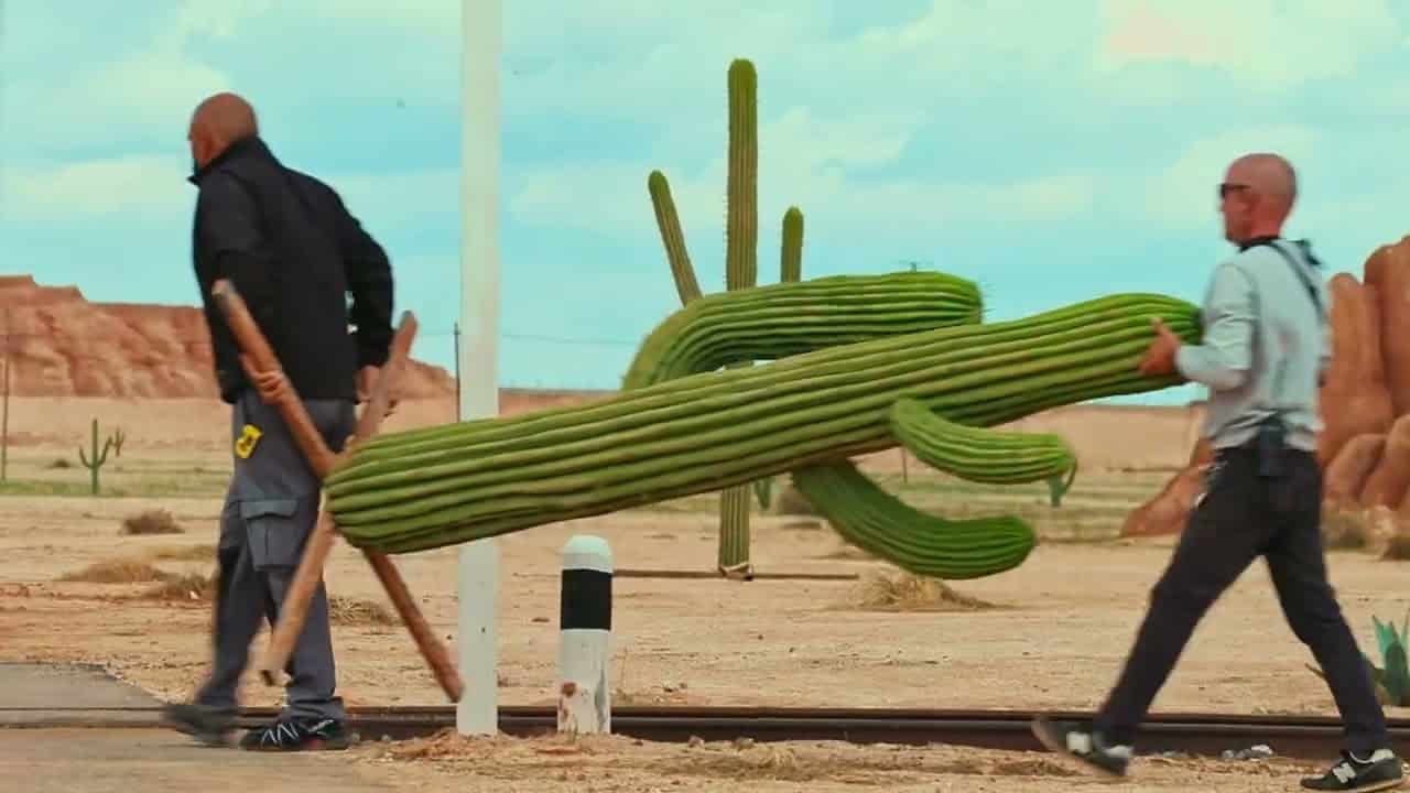 Asteroid City / `Thanks a lot Ricky` Clip and `Desert Town` Featurette