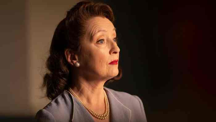 Robina (Lesley Manville)