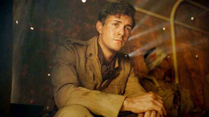 Harry (Jonah Hauer-King)