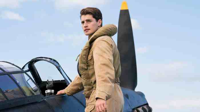 David (Gregg Sulkin)