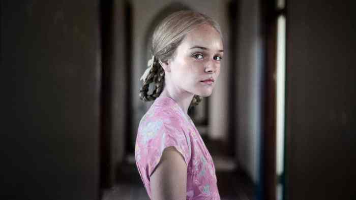 Marga (Miriam Schiweck)