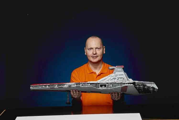 First Look: The New LEGO Star Wars UCS Venator-Class Republic Attack Cruiser