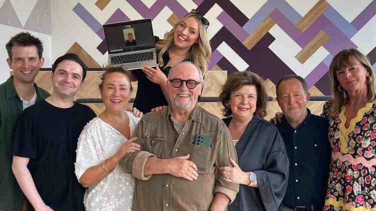 Two Doors Down Returns For Christmas