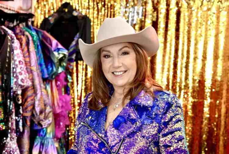 Jane Mcdonald Heads To Nashville For 5